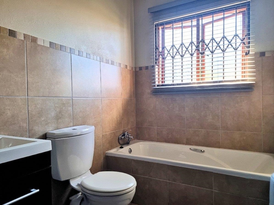 To Let 3 Bedroom Property for Rent in Noordwyk Gauteng