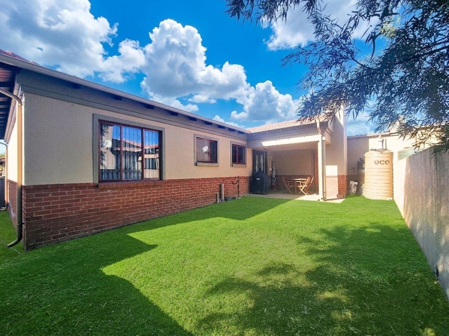 To Let 3 Bedroom Property for Rent in Noordwyk Gauteng