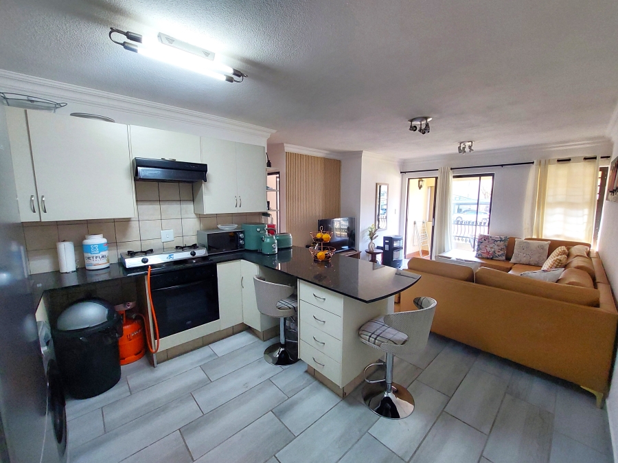 2 Bedroom Property for Sale in Nieuw Muckleneuk Gauteng