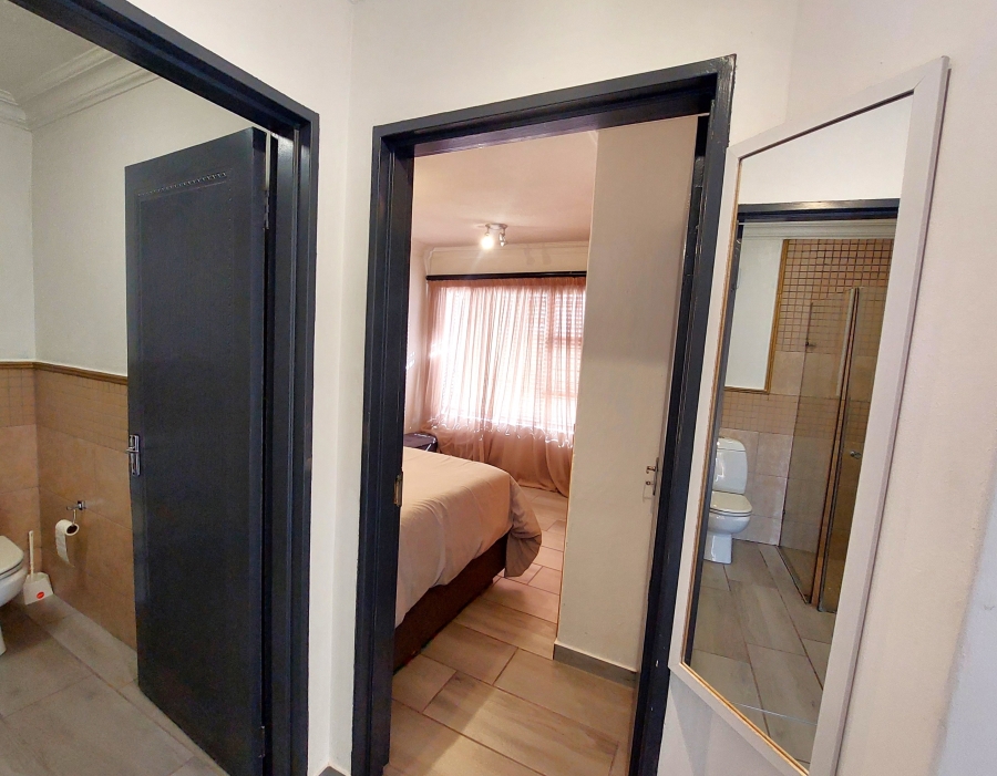 2 Bedroom Property for Sale in Nieuw Muckleneuk Gauteng