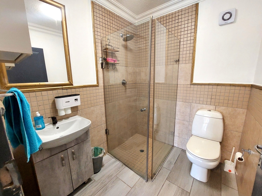 2 Bedroom Property for Sale in Nieuw Muckleneuk Gauteng