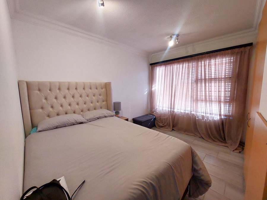 2 Bedroom Property for Sale in Nieuw Muckleneuk Gauteng