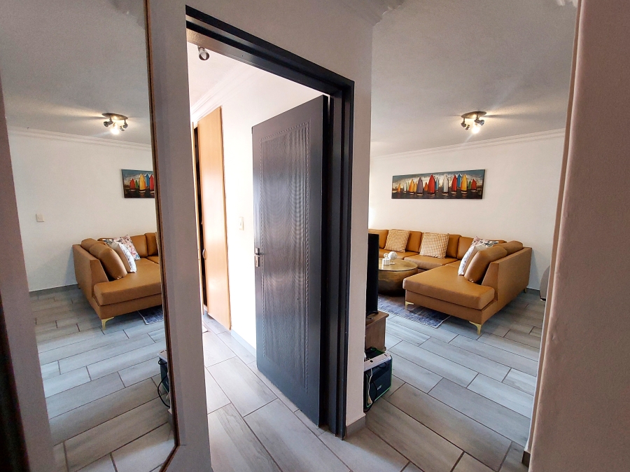 2 Bedroom Property for Sale in Nieuw Muckleneuk Gauteng