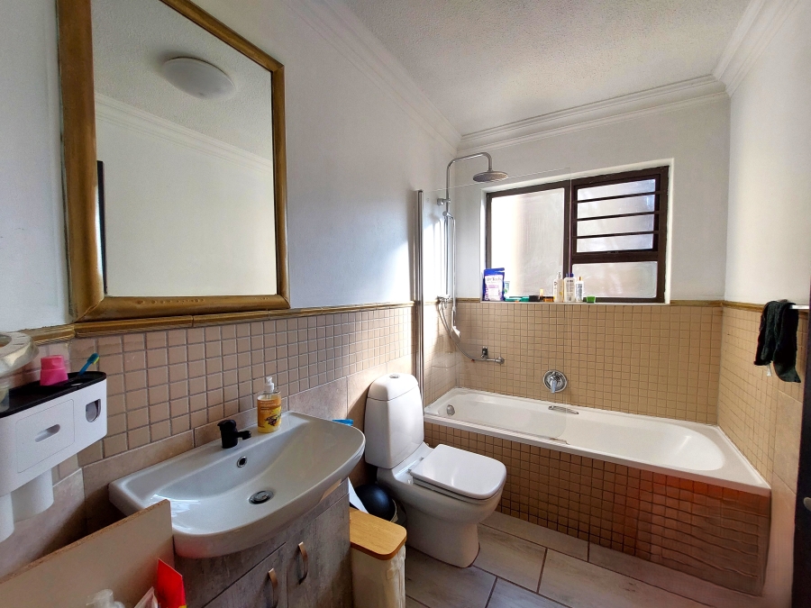 2 Bedroom Property for Sale in Nieuw Muckleneuk Gauteng