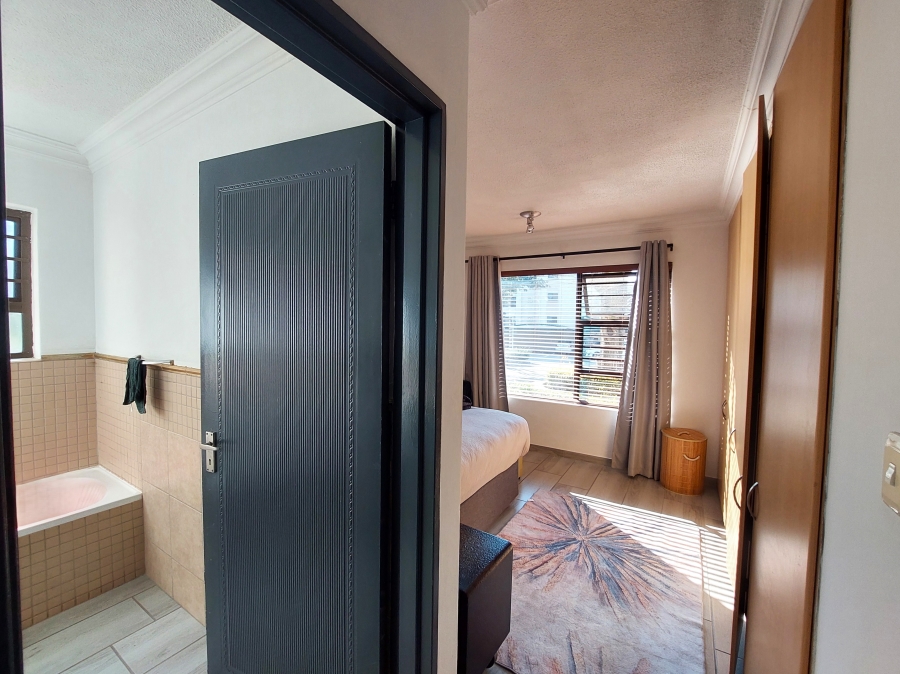 2 Bedroom Property for Sale in Nieuw Muckleneuk Gauteng