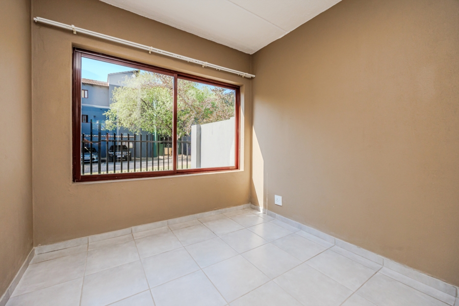 2 Bedroom Property for Sale in Wilgeheuwel Gauteng