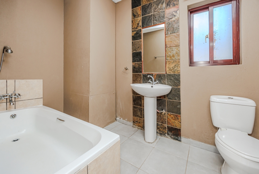 2 Bedroom Property for Sale in Wilgeheuwel Gauteng