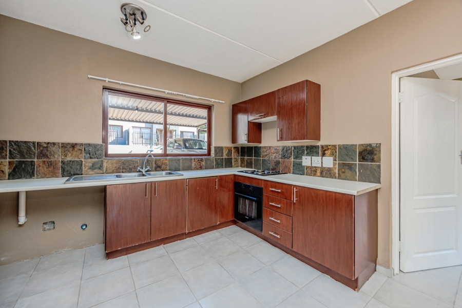 2 Bedroom Property for Sale in Wilgeheuwel Gauteng