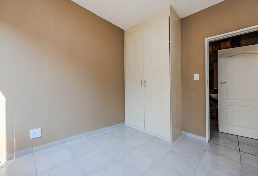 2 Bedroom Property for Sale in Wilgeheuwel Gauteng