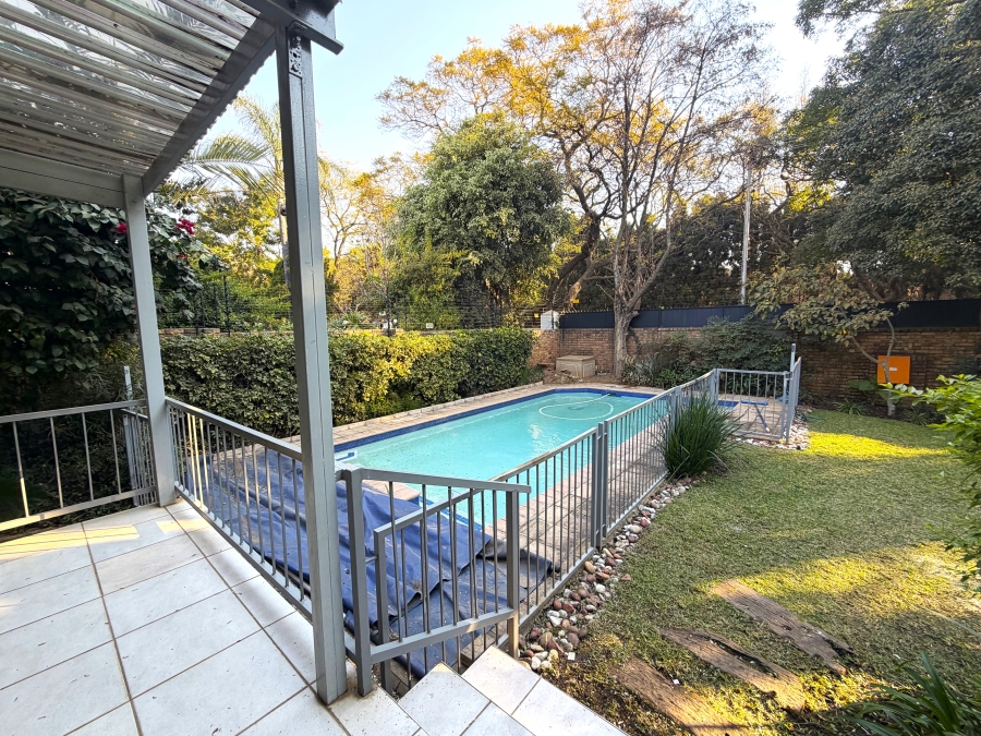 To Let 4 Bedroom Property for Rent in Waterkloof Gauteng