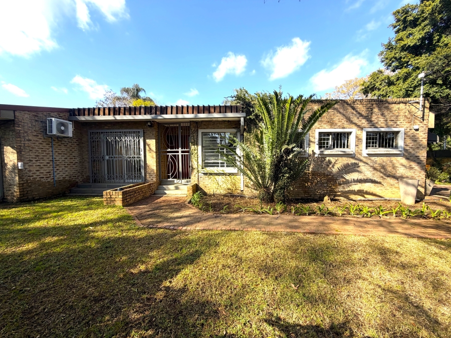 To Let 4 Bedroom Property for Rent in Waterkloof Gauteng