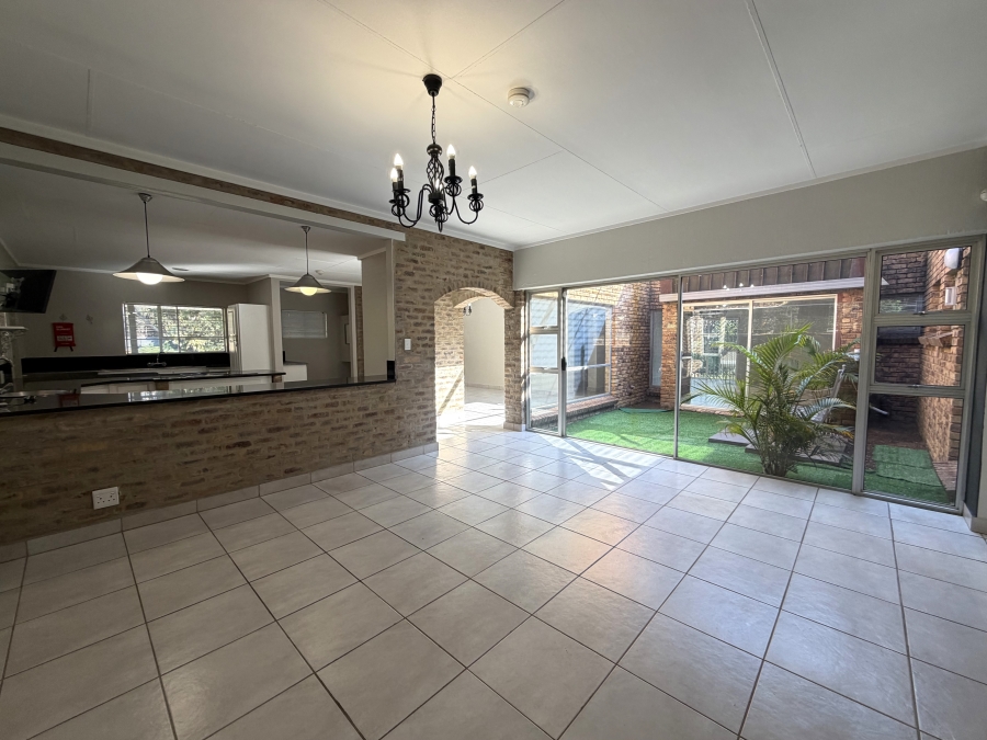 To Let 4 Bedroom Property for Rent in Waterkloof Gauteng