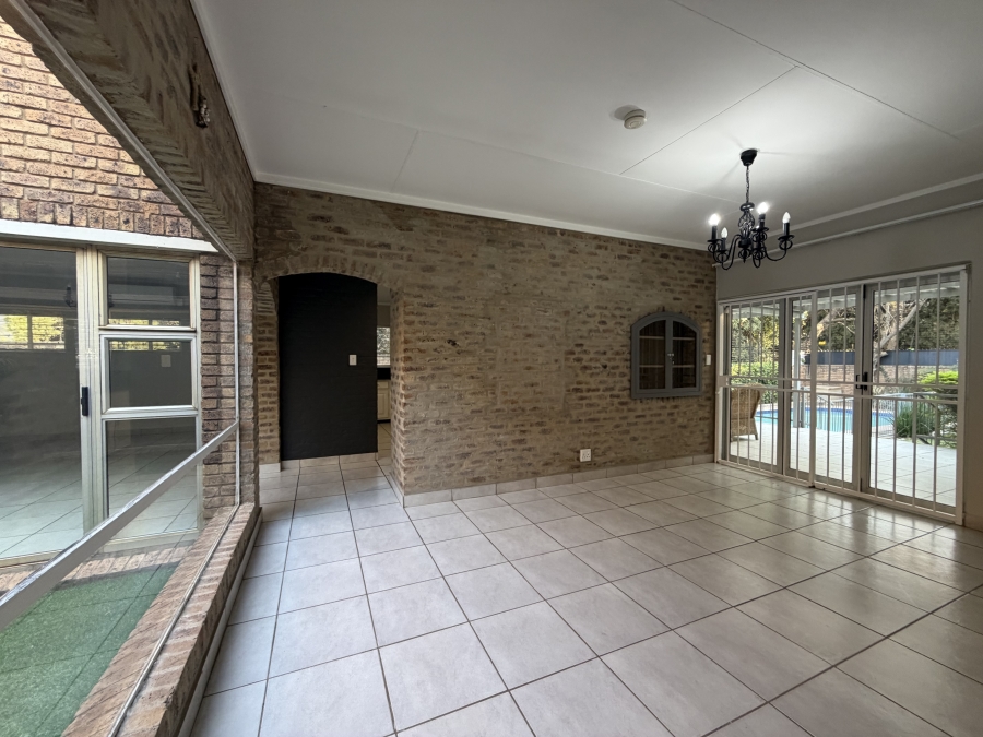 To Let 4 Bedroom Property for Rent in Waterkloof Gauteng