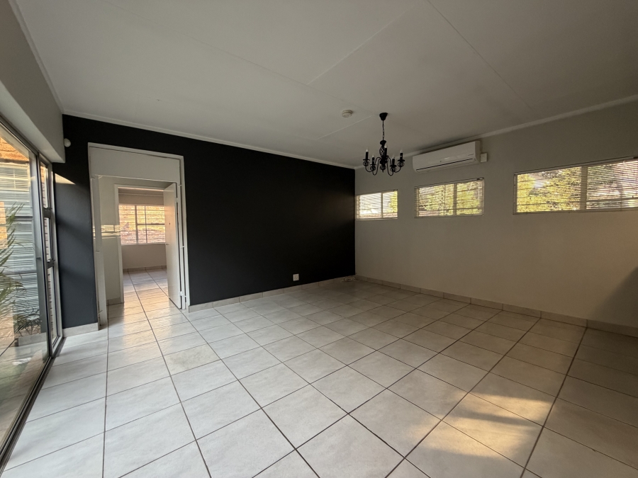To Let 4 Bedroom Property for Rent in Waterkloof Gauteng