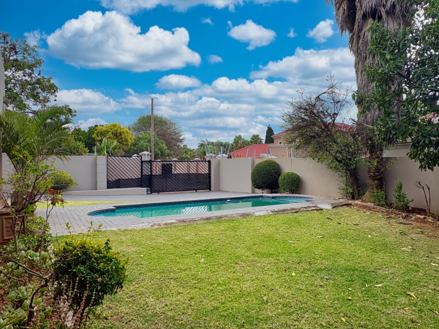 4 Bedroom Property for Sale in Magaliessig Gauteng
