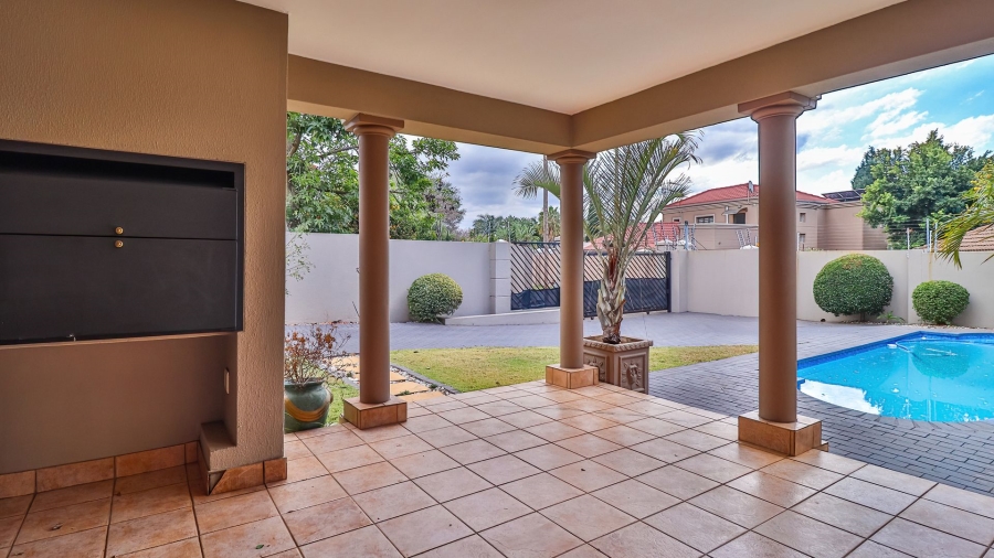 4 Bedroom Property for Sale in Magaliessig Gauteng