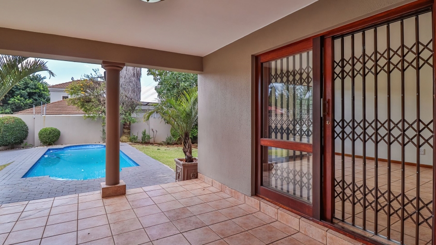 4 Bedroom Property for Sale in Magaliessig Gauteng