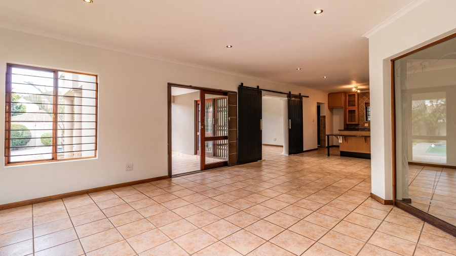 4 Bedroom Property for Sale in Magaliessig Gauteng