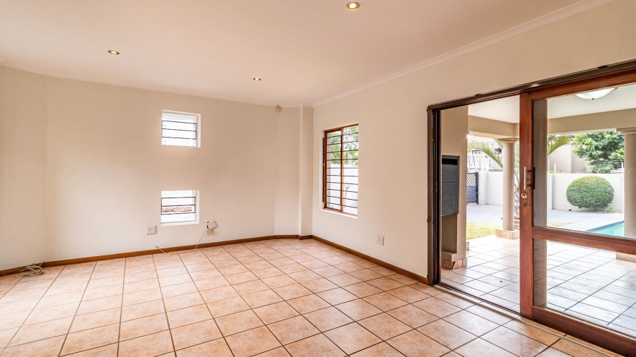 4 Bedroom Property for Sale in Magaliessig Gauteng