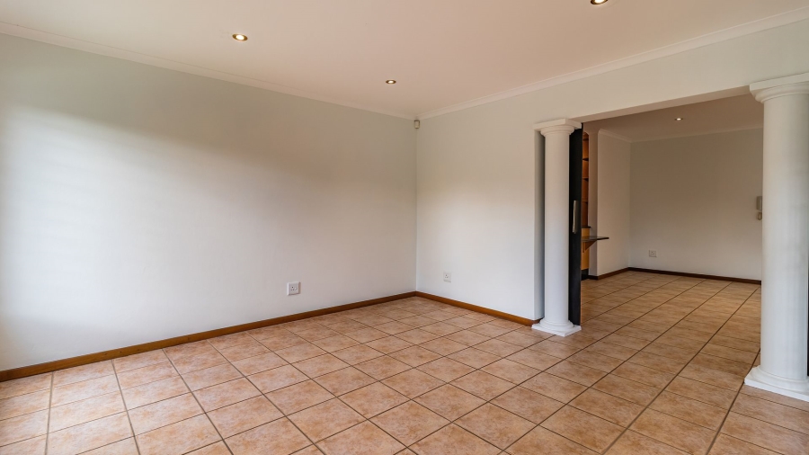 4 Bedroom Property for Sale in Magaliessig Gauteng