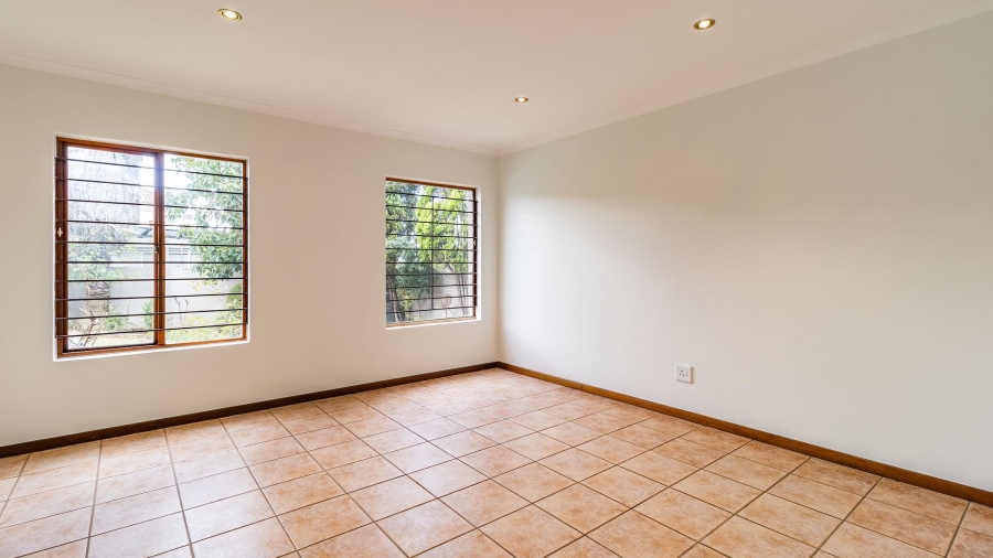 4 Bedroom Property for Sale in Magaliessig Gauteng