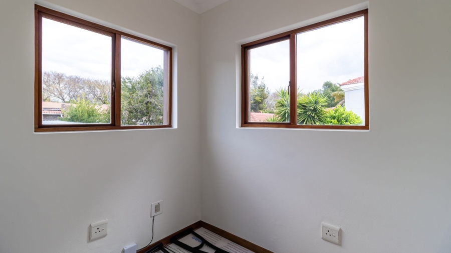 4 Bedroom Property for Sale in Magaliessig Gauteng