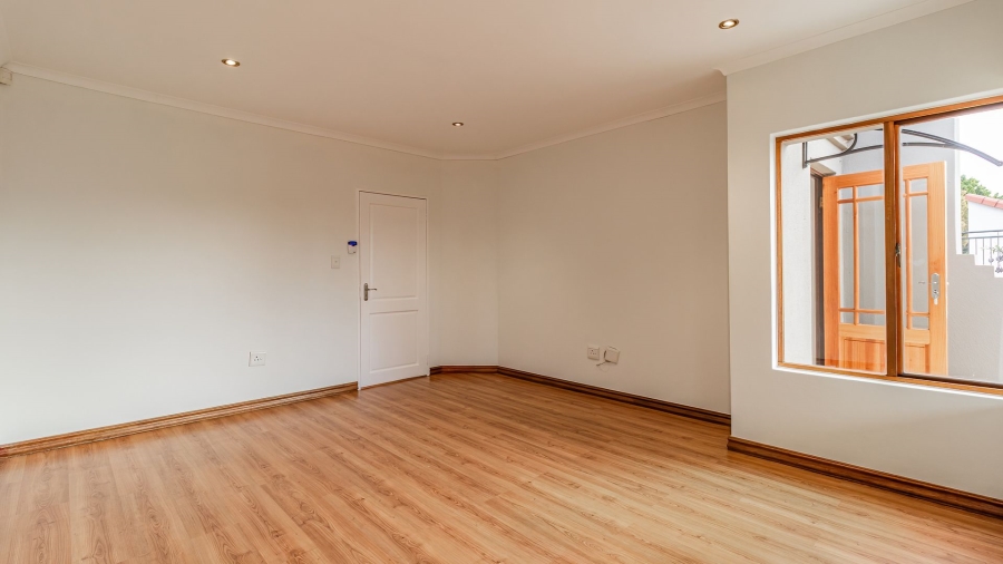 4 Bedroom Property for Sale in Magaliessig Gauteng