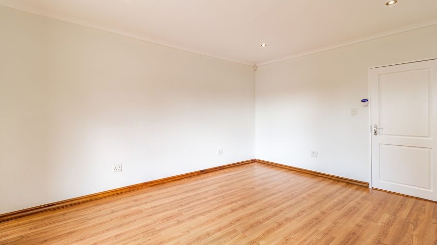 4 Bedroom Property for Sale in Magaliessig Gauteng