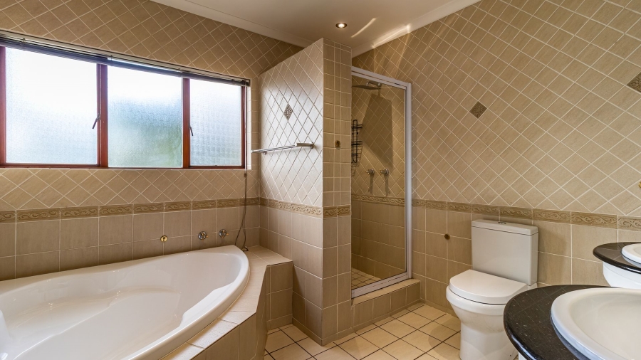 4 Bedroom Property for Sale in Magaliessig Gauteng