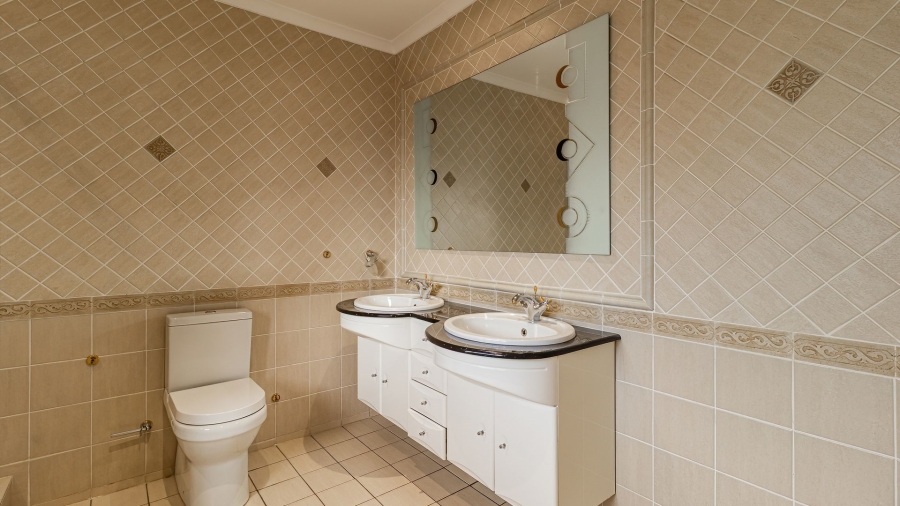 4 Bedroom Property for Sale in Magaliessig Gauteng