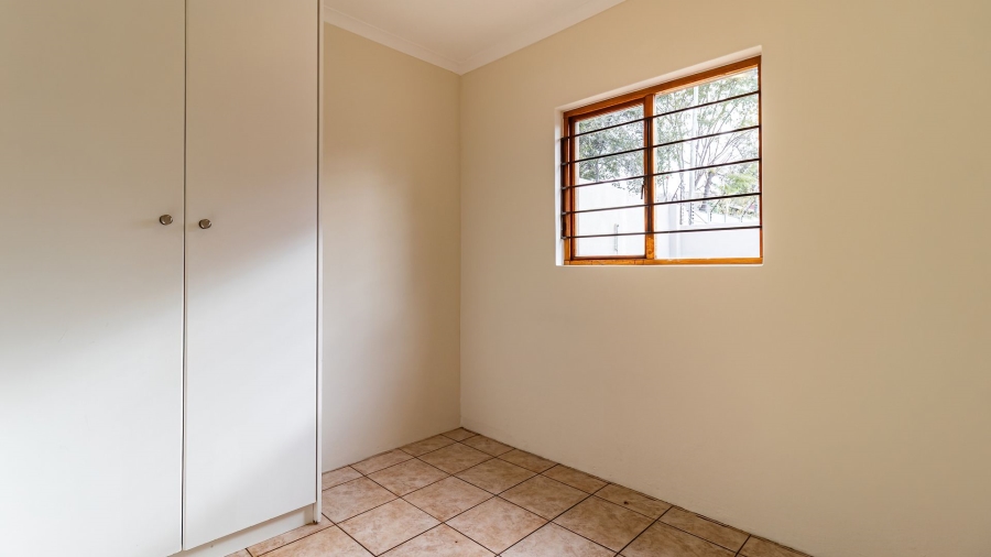 4 Bedroom Property for Sale in Magaliessig Gauteng