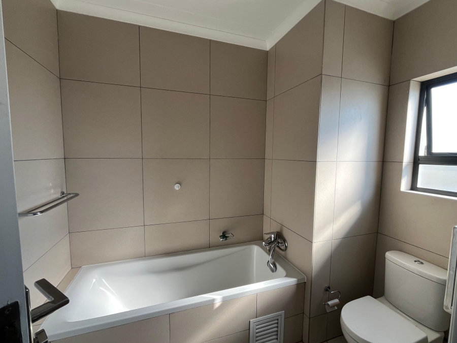 To Let 2 Bedroom Property for Rent in Erand Gardens Gauteng