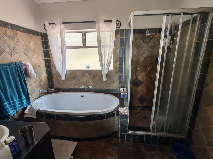 6 Bedroom Property for Sale in Pretoria North Gauteng