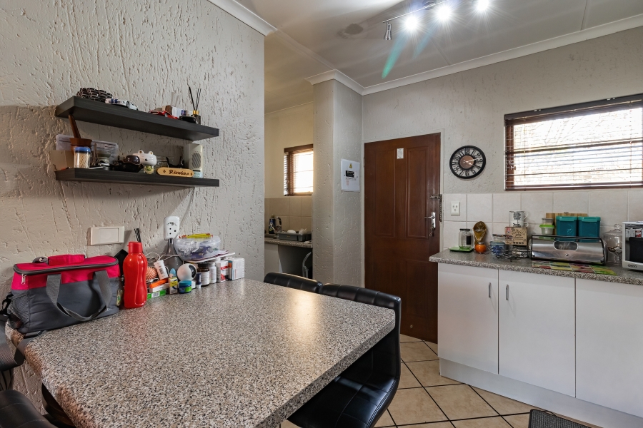 2 Bedroom Property for Sale in Buccleuch Gauteng