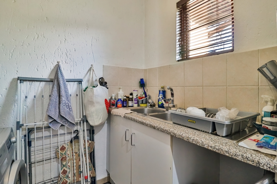 2 Bedroom Property for Sale in Buccleuch Gauteng