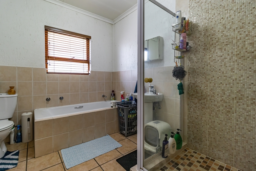 2 Bedroom Property for Sale in Buccleuch Gauteng