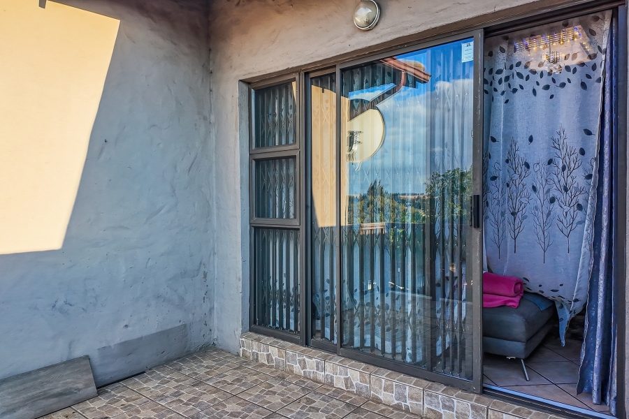 2 Bedroom Property for Sale in Buccleuch Gauteng