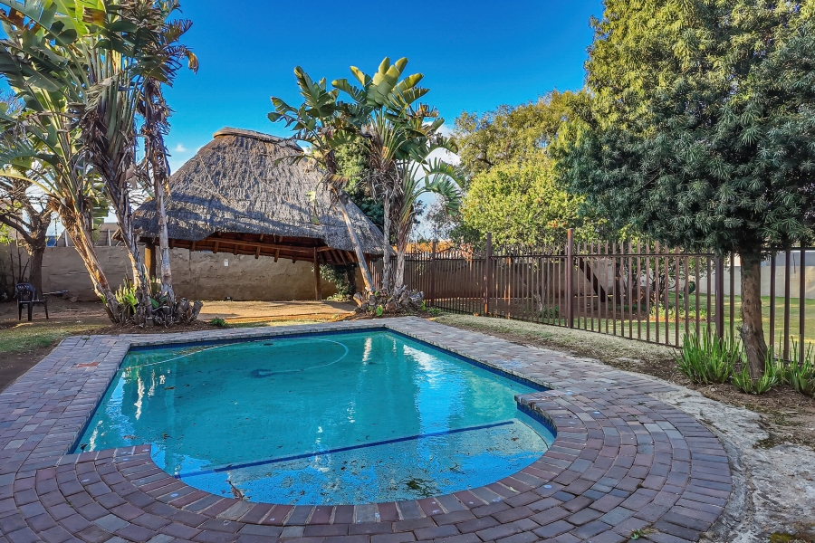 2 Bedroom Property for Sale in Buccleuch Gauteng