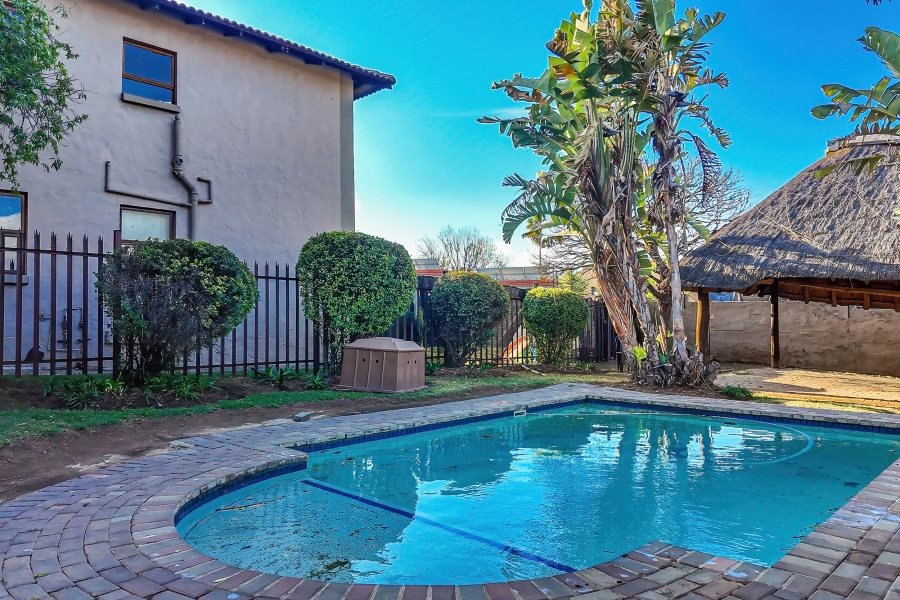 2 Bedroom Property for Sale in Buccleuch Gauteng