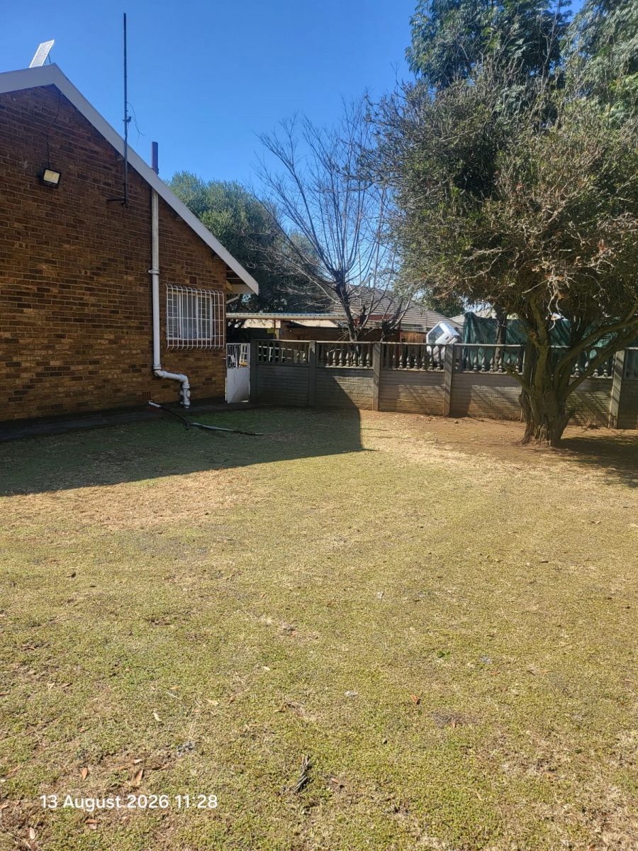 To Let 4 Bedroom Property for Rent in Dunnottar Gauteng