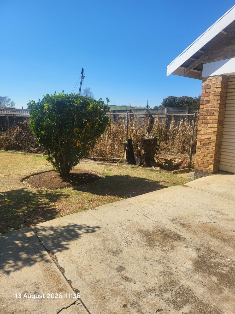 To Let 4 Bedroom Property for Rent in Dunnottar Gauteng