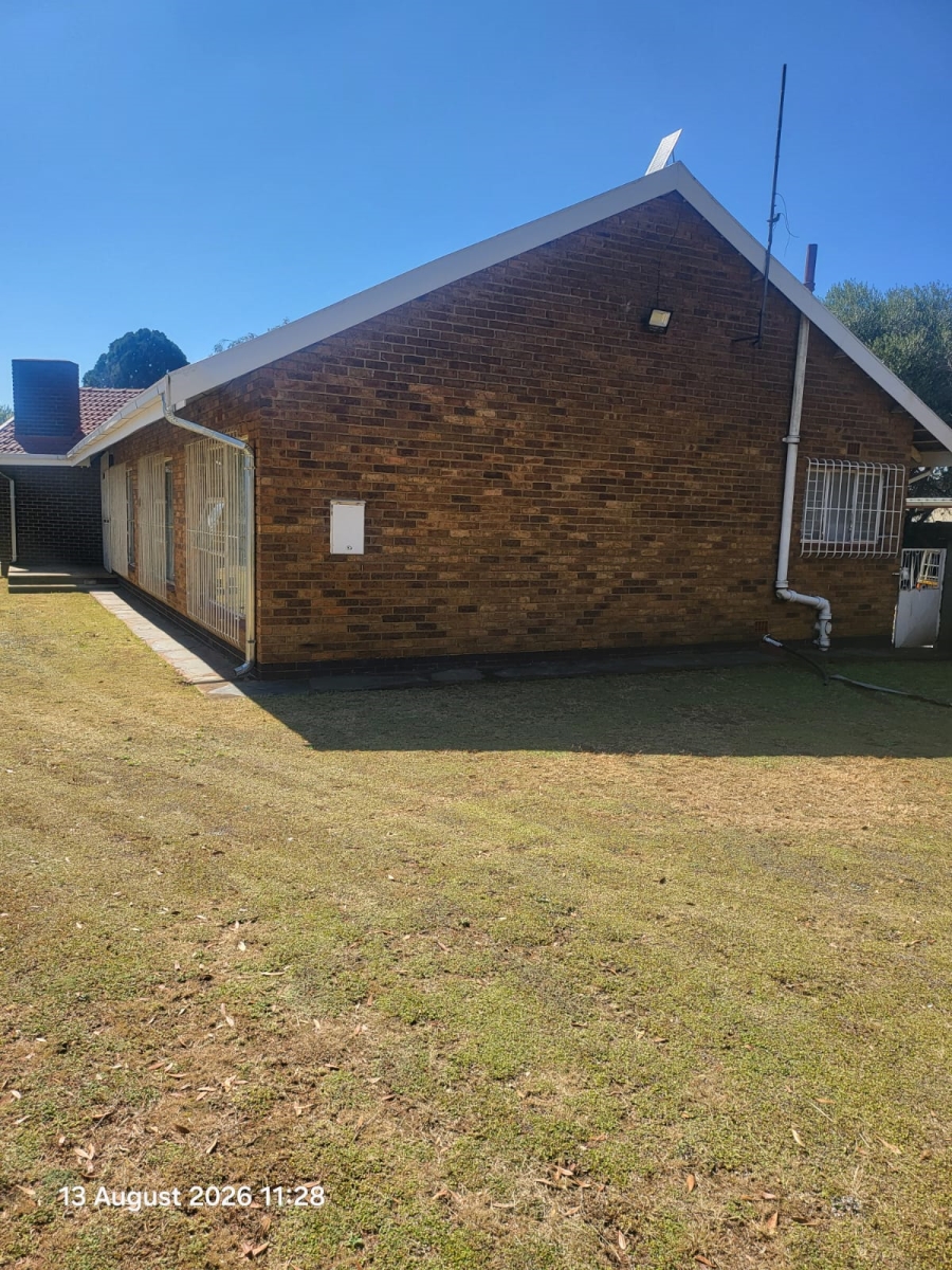 To Let 4 Bedroom Property for Rent in Dunnottar Gauteng