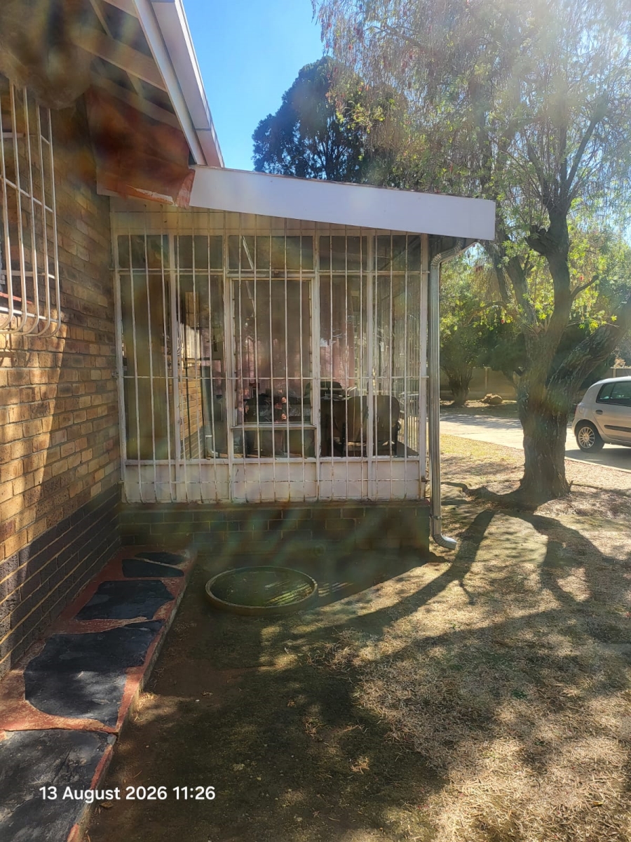 To Let 4 Bedroom Property for Rent in Dunnottar Gauteng