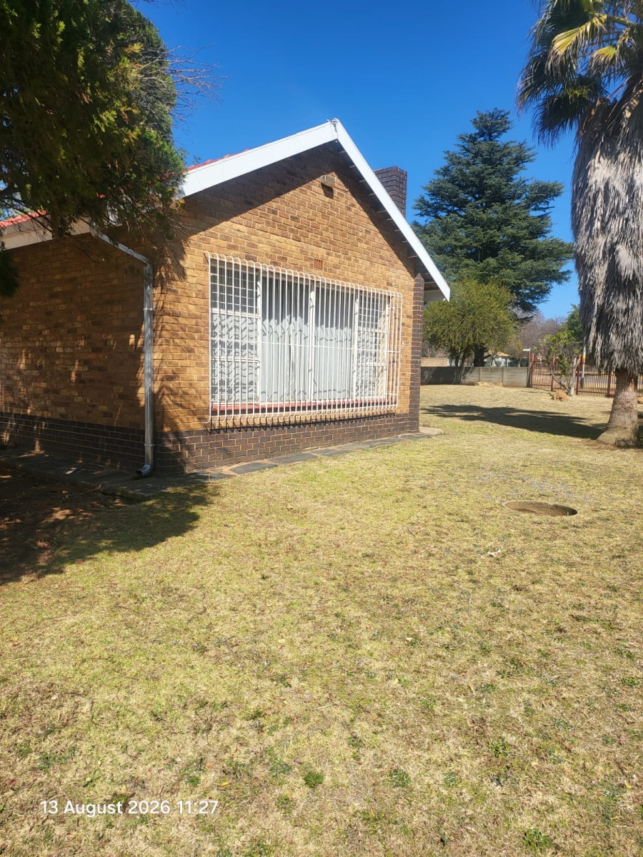 To Let 4 Bedroom Property for Rent in Dunnottar Gauteng