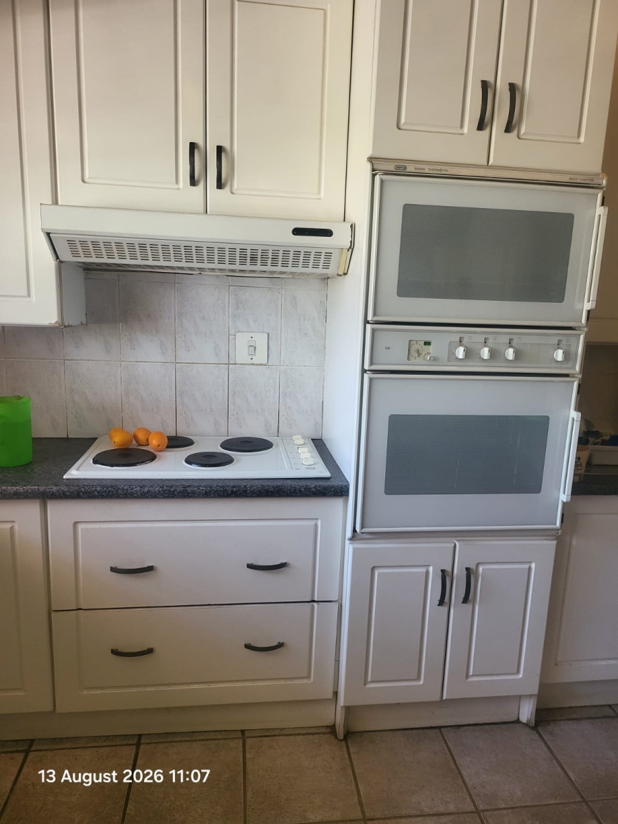 To Let 4 Bedroom Property for Rent in Dunnottar Gauteng