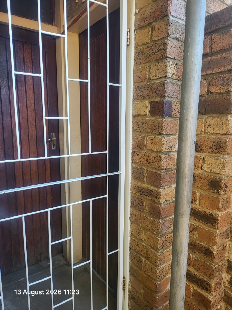To Let 4 Bedroom Property for Rent in Dunnottar Gauteng