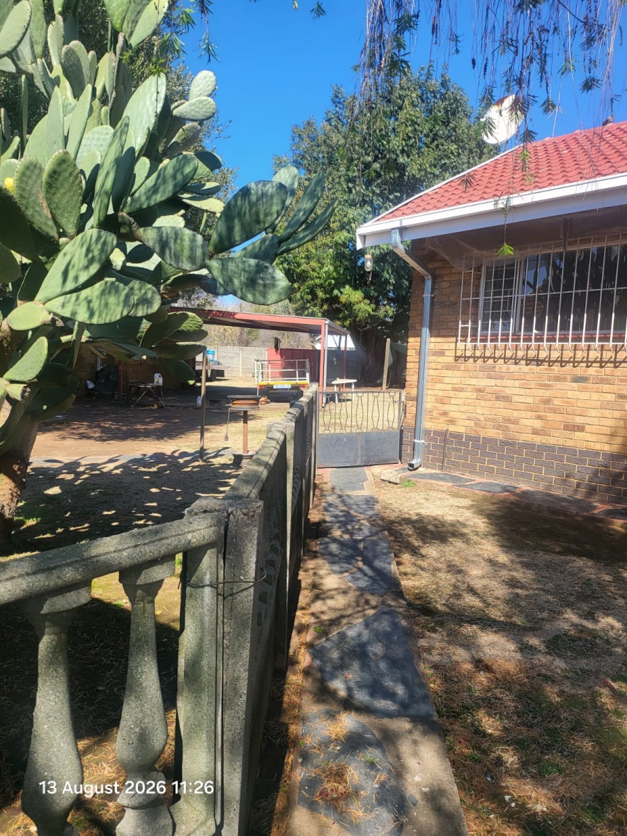 To Let 4 Bedroom Property for Rent in Dunnottar Gauteng