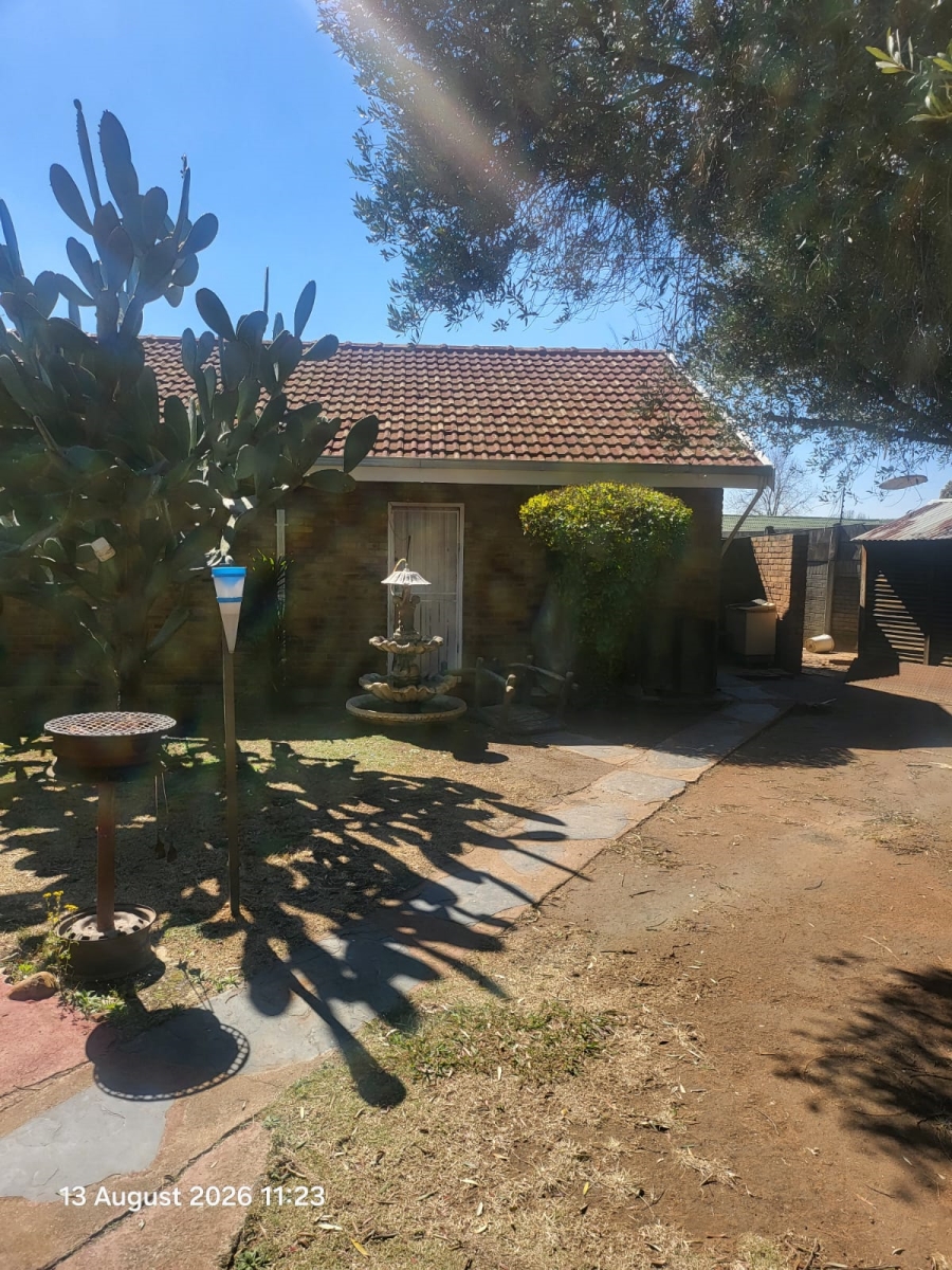 To Let 4 Bedroom Property for Rent in Dunnottar Gauteng