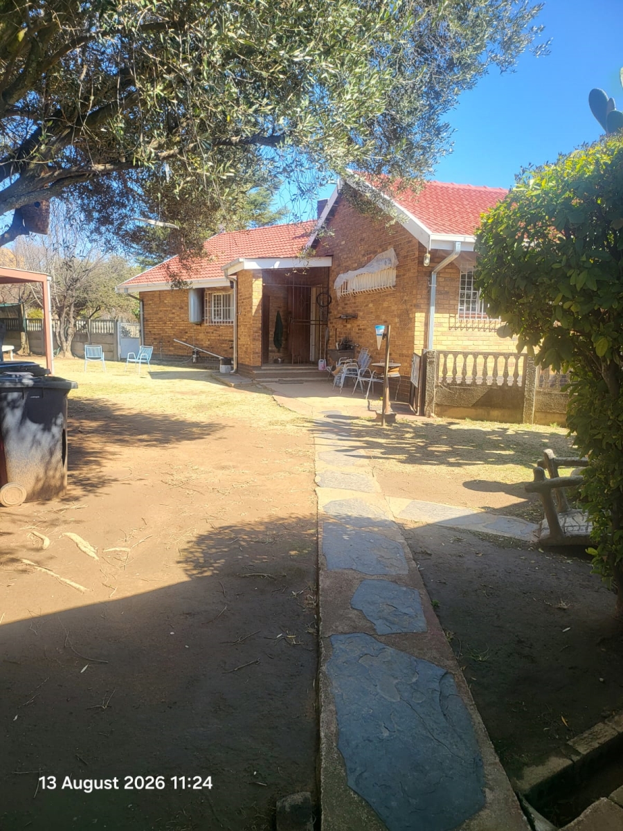 To Let 4 Bedroom Property for Rent in Dunnottar Gauteng