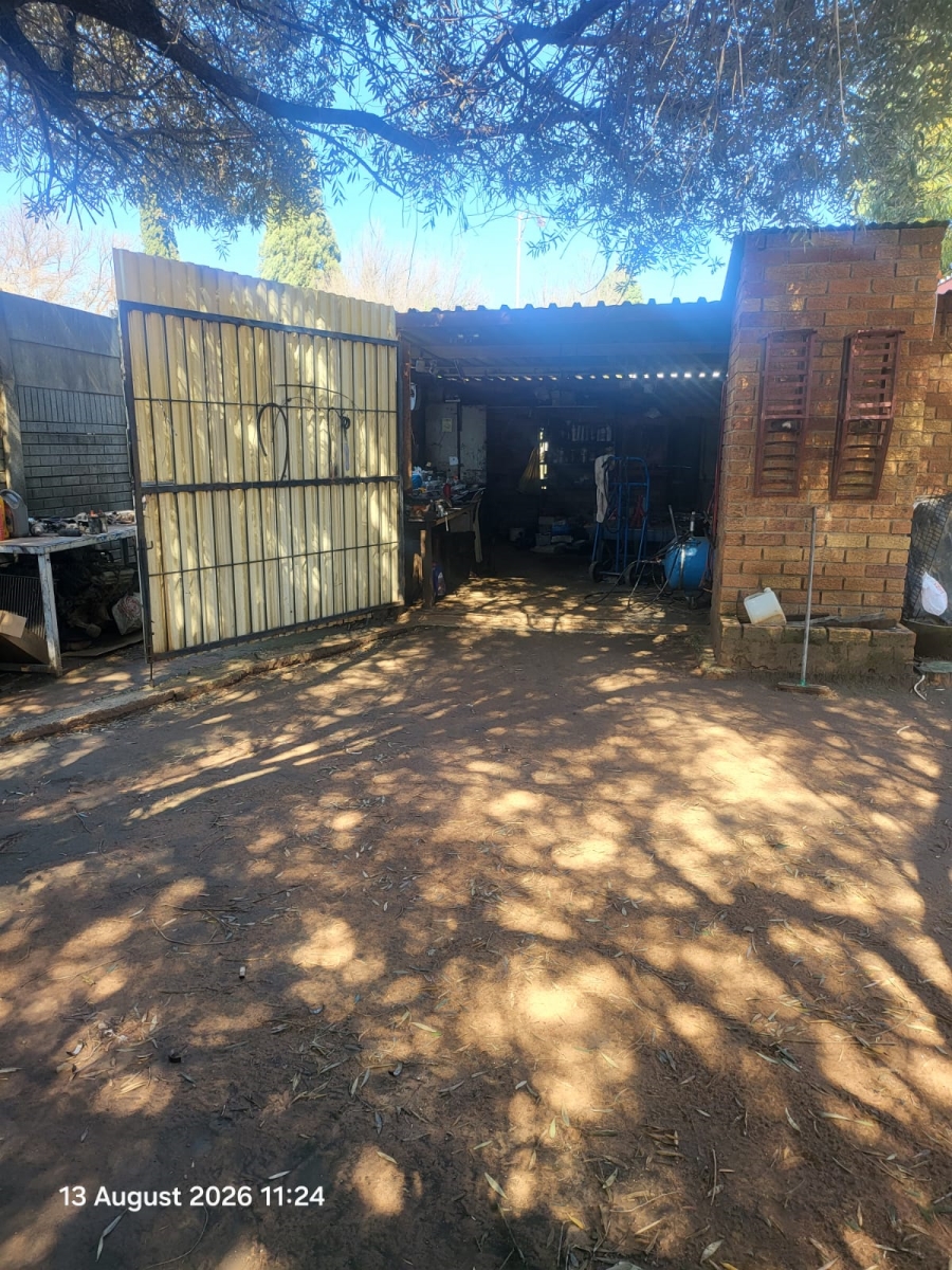 To Let 4 Bedroom Property for Rent in Dunnottar Gauteng
